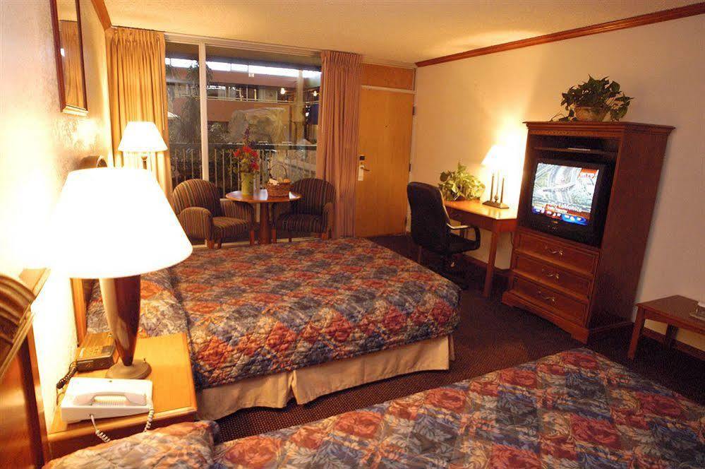 Boulder Outlook Hotel & Suites Rum bild